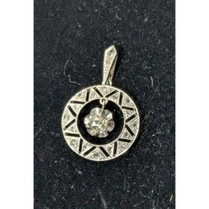 Art Deco Pendant In Platinum And Diamonds 