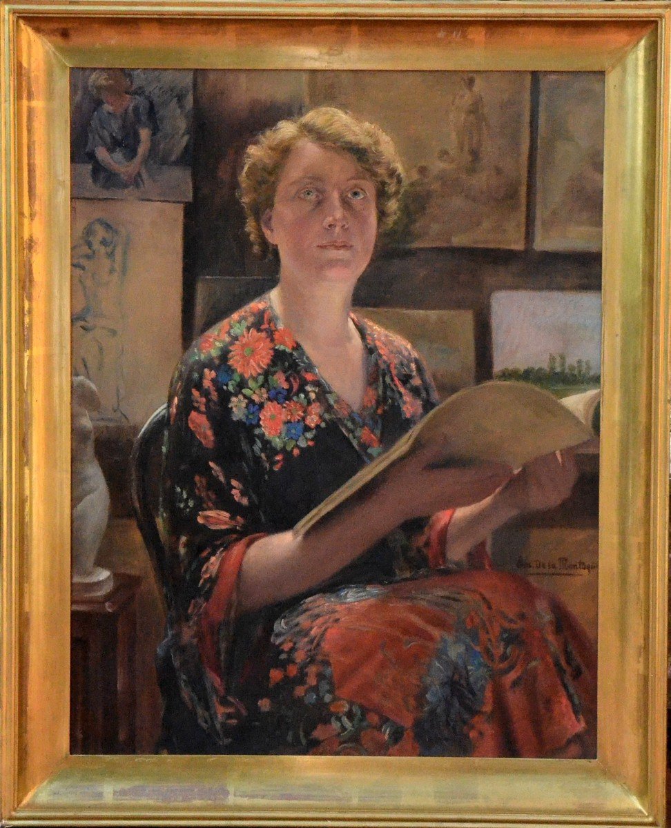 Grand portrait de femme en kimono dans l’atelier du peintre.