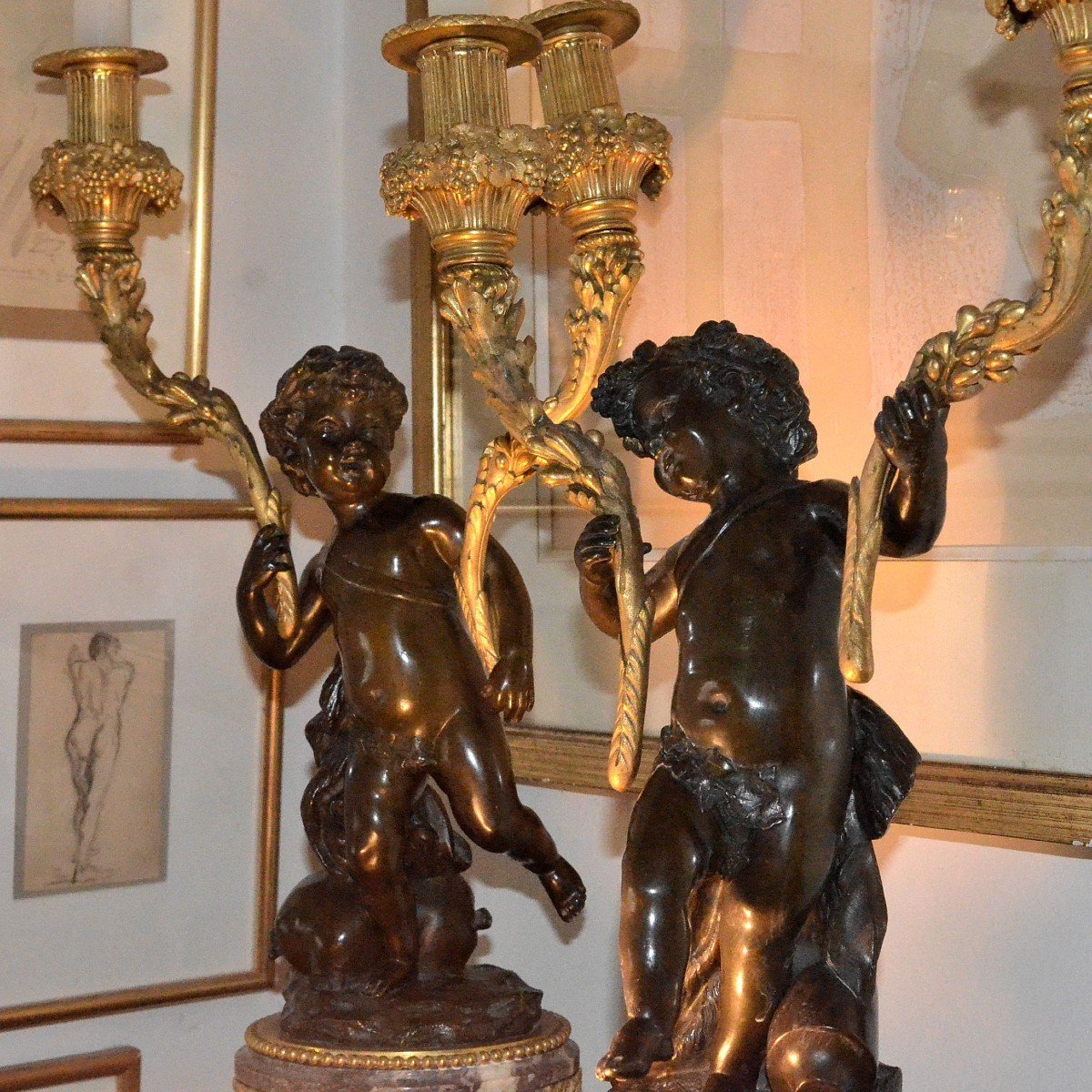 Candélabres aux putti.        