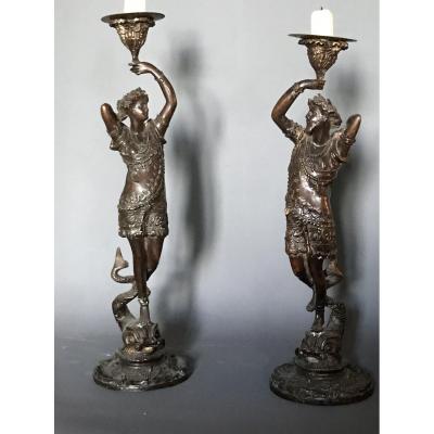 Paire De Bougeoirs  : Sujets En Bronze Neo-renaissance Sur Dauphins 