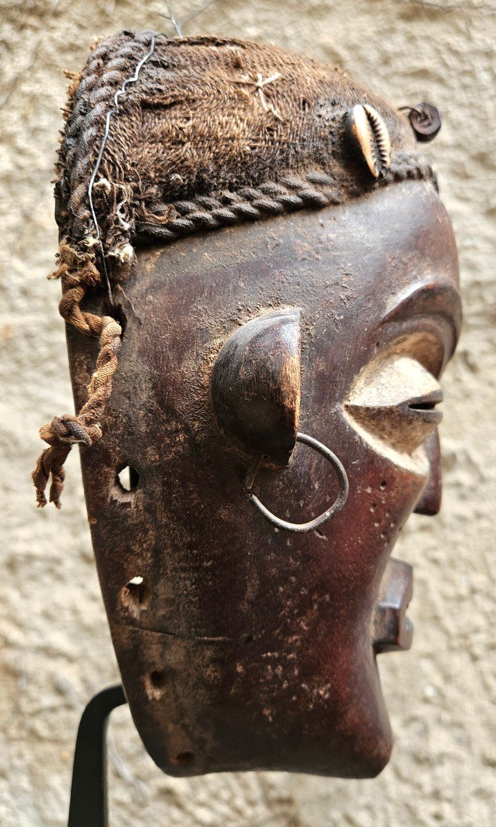 Pwo Mask Of The Tchowke Of Angola-photo-3