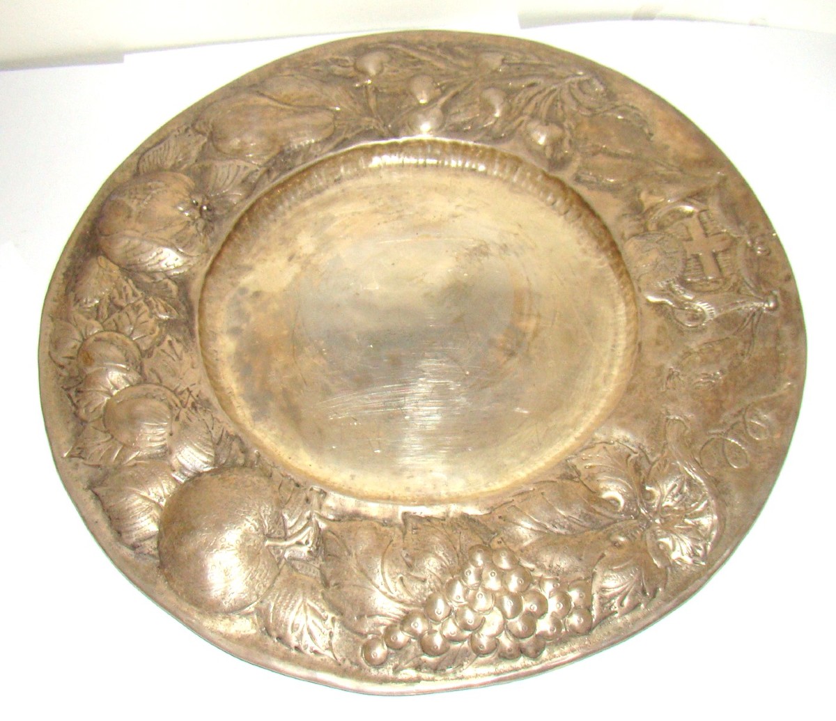 Amazing Solid Silver Dish, Decorated With Embossed Fruit And The Savoy Cross