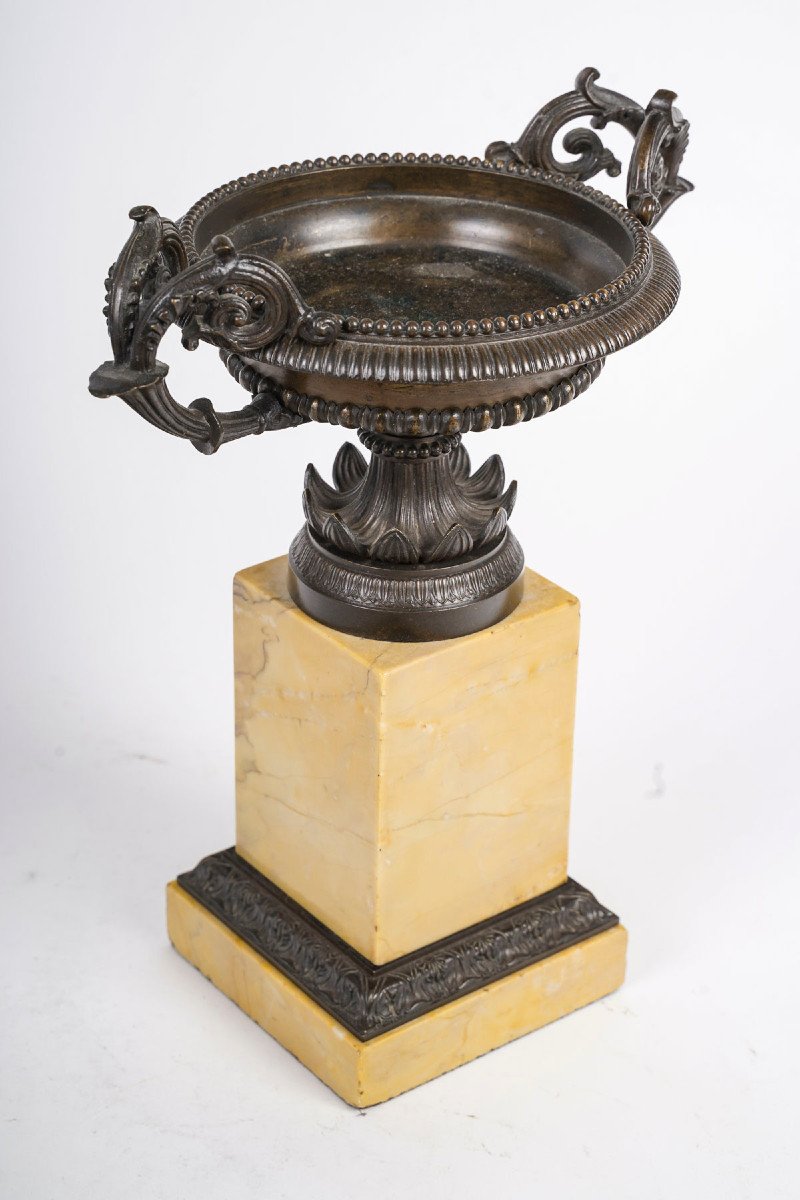 Une Cassolette en forme de vase medicis En Bronze Patiné Et Marbre De Sienne -photo-3