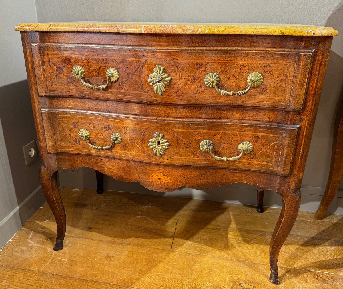 A Small Lxv Style Chest Of Drawers-photo-2