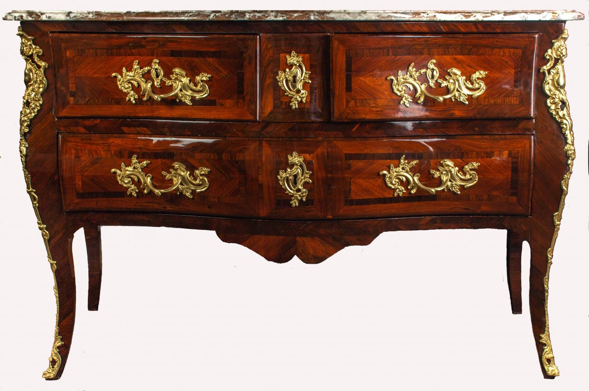 Une Commode Louis XV, Parisienne Estampillée Adrien Fleury