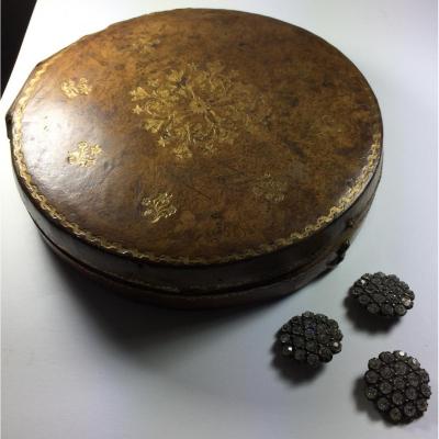 Buttons In Their Leather Golden Box , 18th