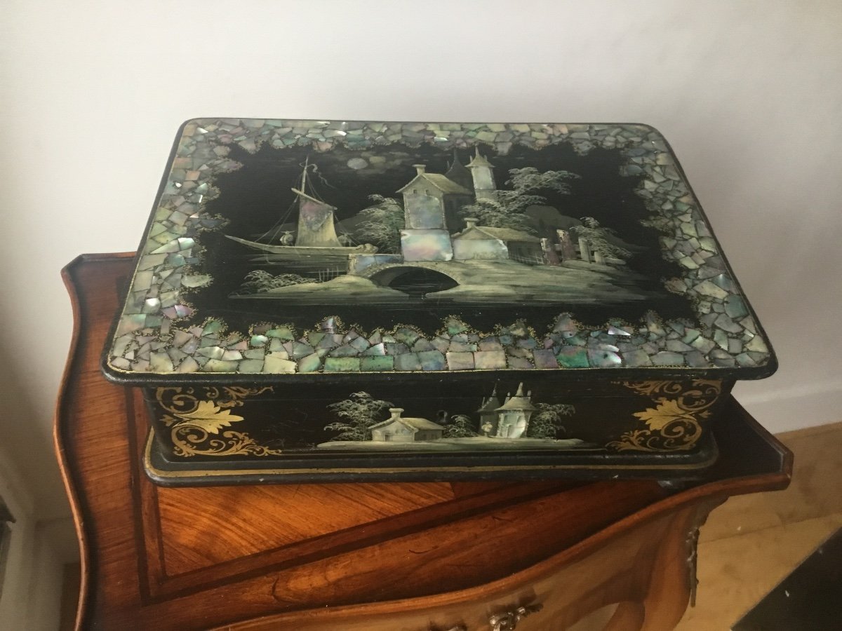 Important Sewing Box In Blackened Wood And Mother-of-pearl-photo-1