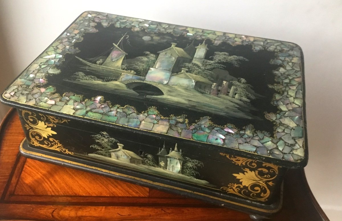 Important Sewing Box In Blackened Wood And Mother-of-pearl