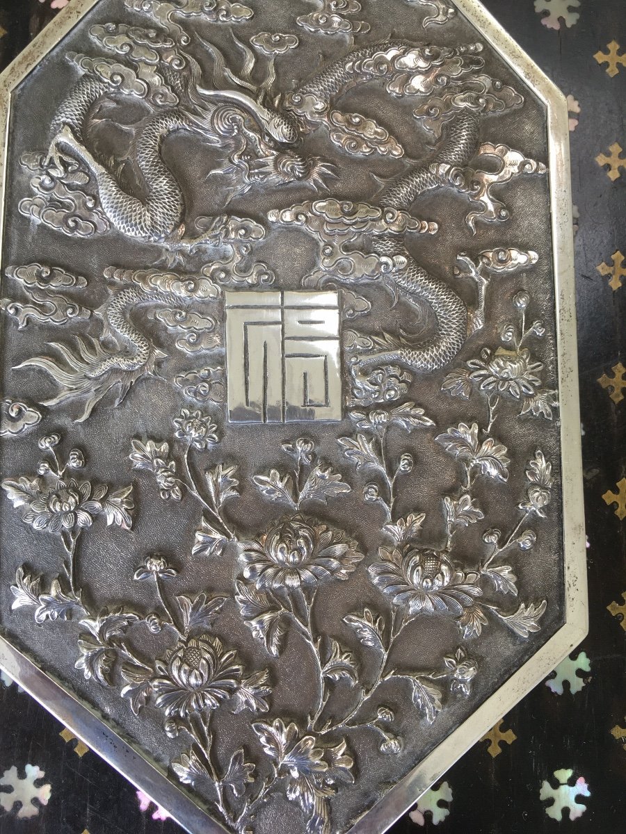 Face à Main en argent repoussé à décor en relief de dragons, Indochine-photo-4