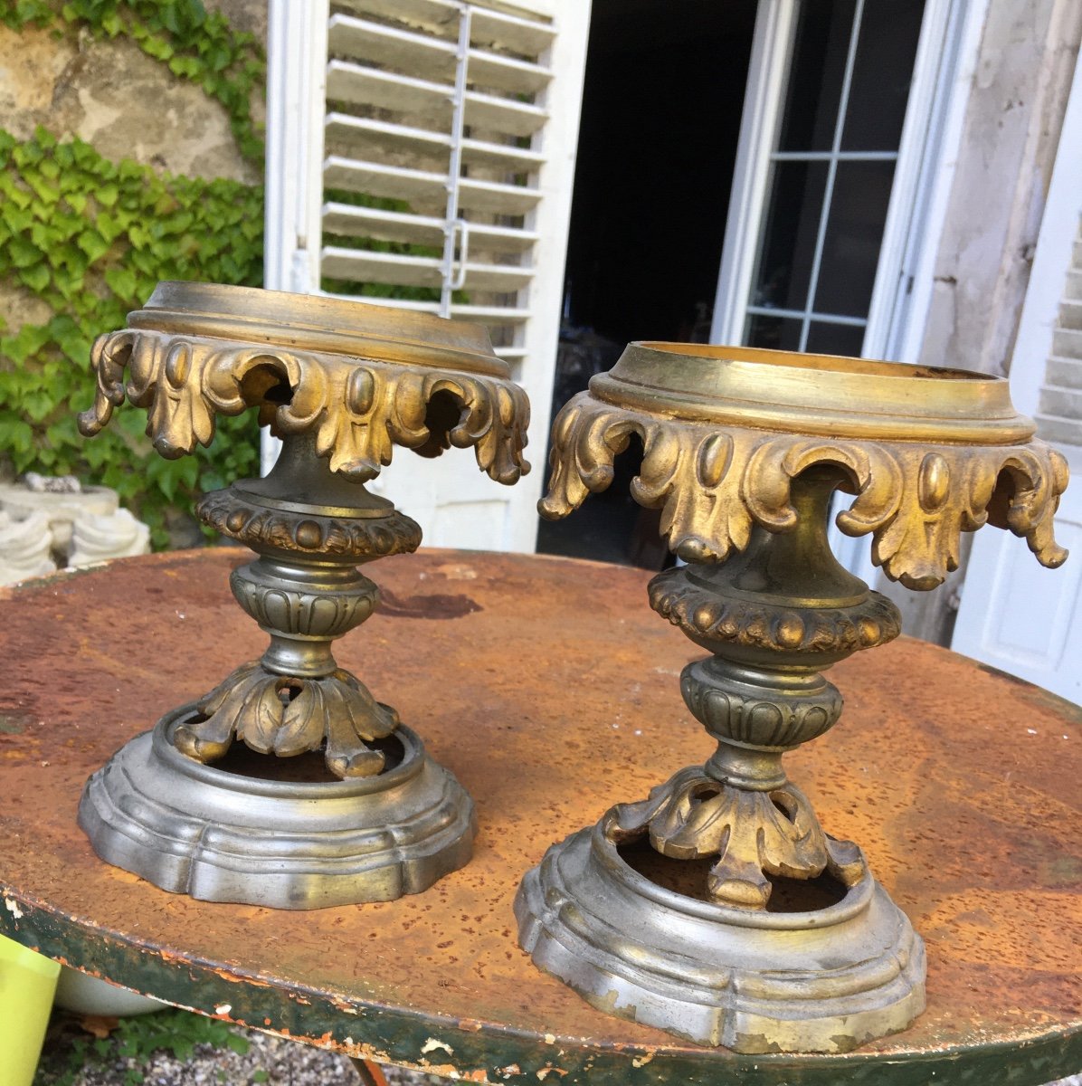 The Pair Of Bronze Display Stands With Three Patinas-photo-8