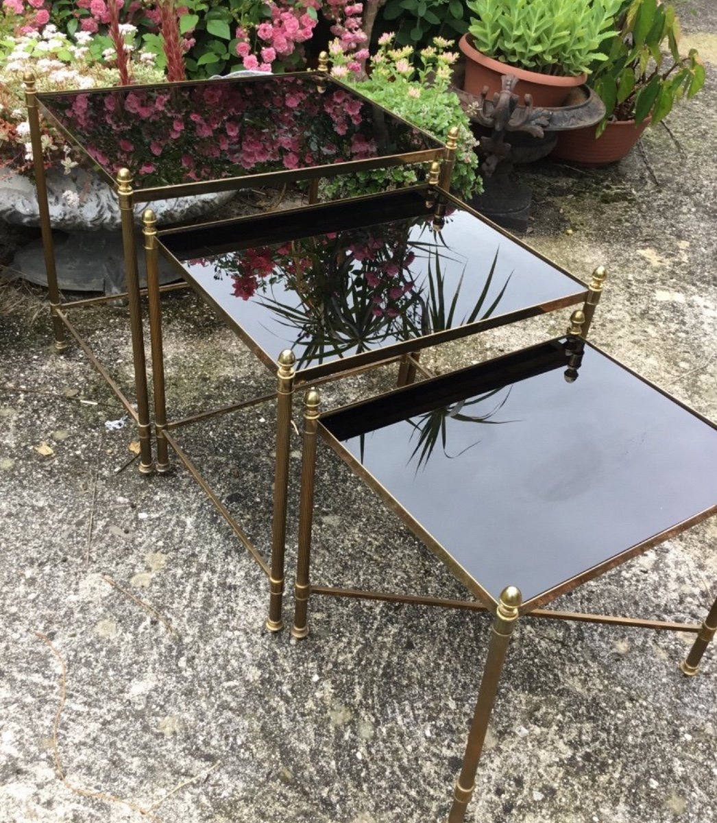 3 Tables Gigognes Bronze Doré Plateaux Opaline Noire Entretoise En X