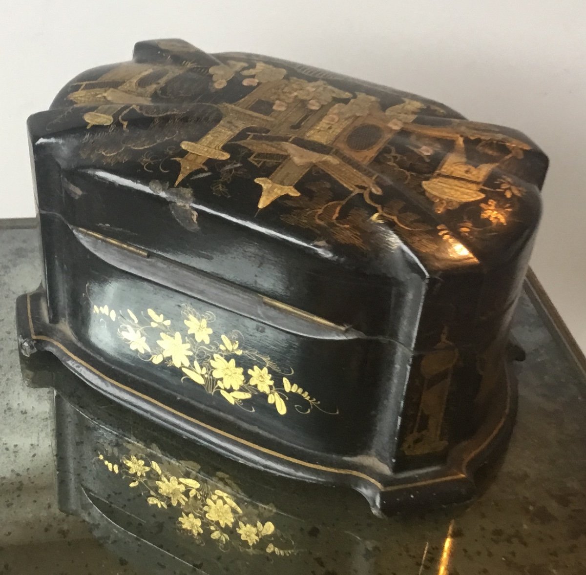 Chinese Tea Box In Lacquered Wood And Gold Painted Decor-photo-7