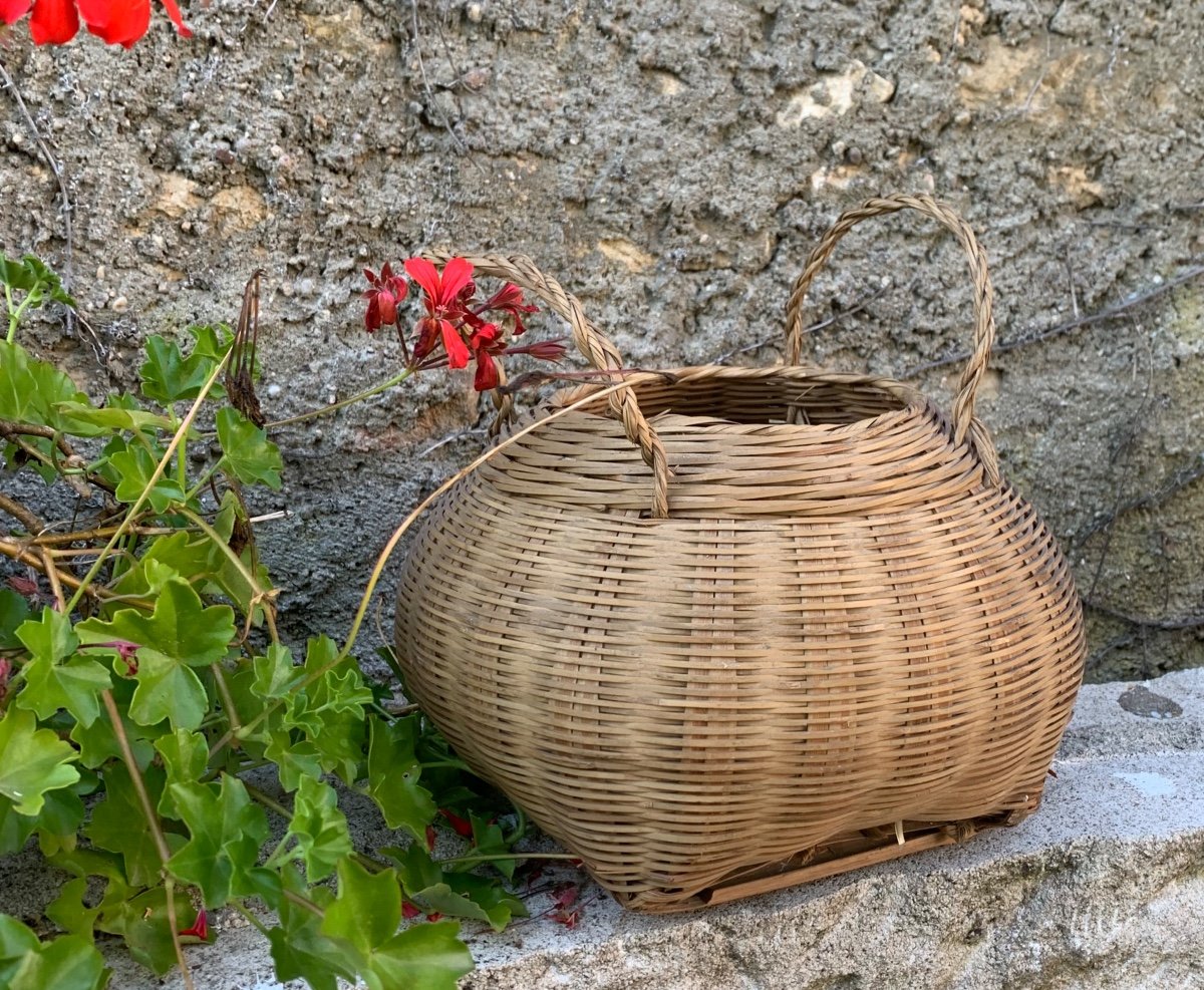 Small Japanese Woven Basket In Ikebana -photo-3