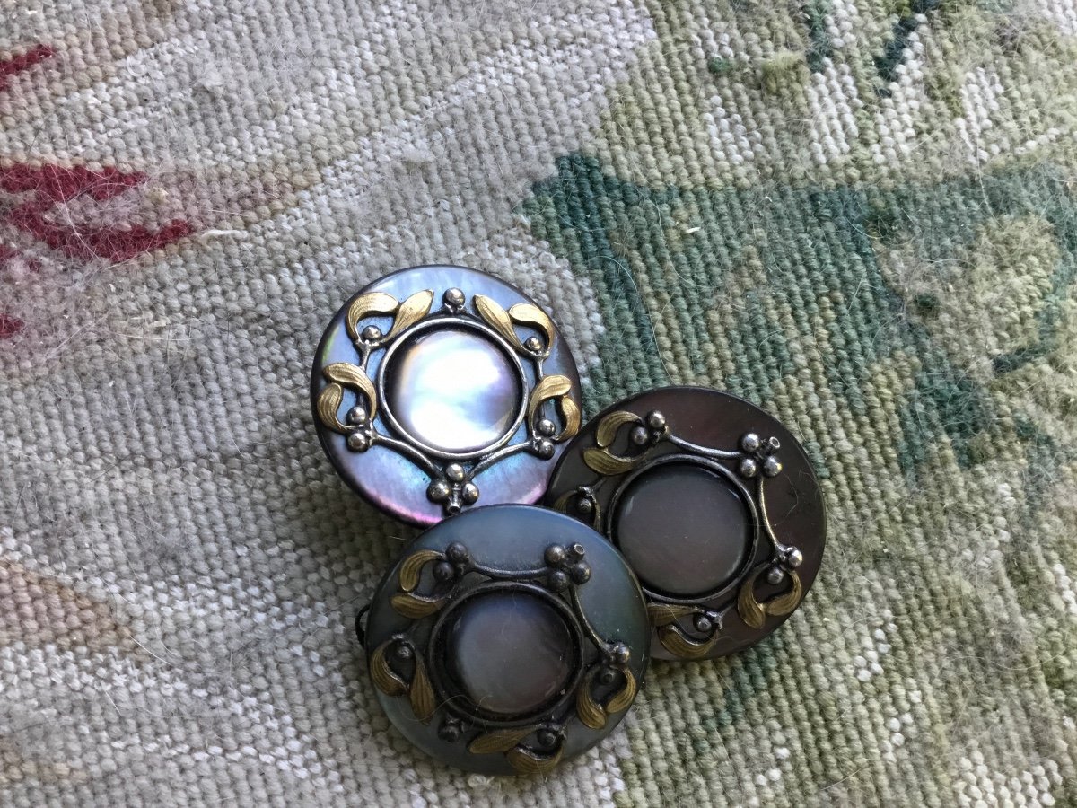 Les 3 Boutons Art Nouveau Au Gui -photo-3