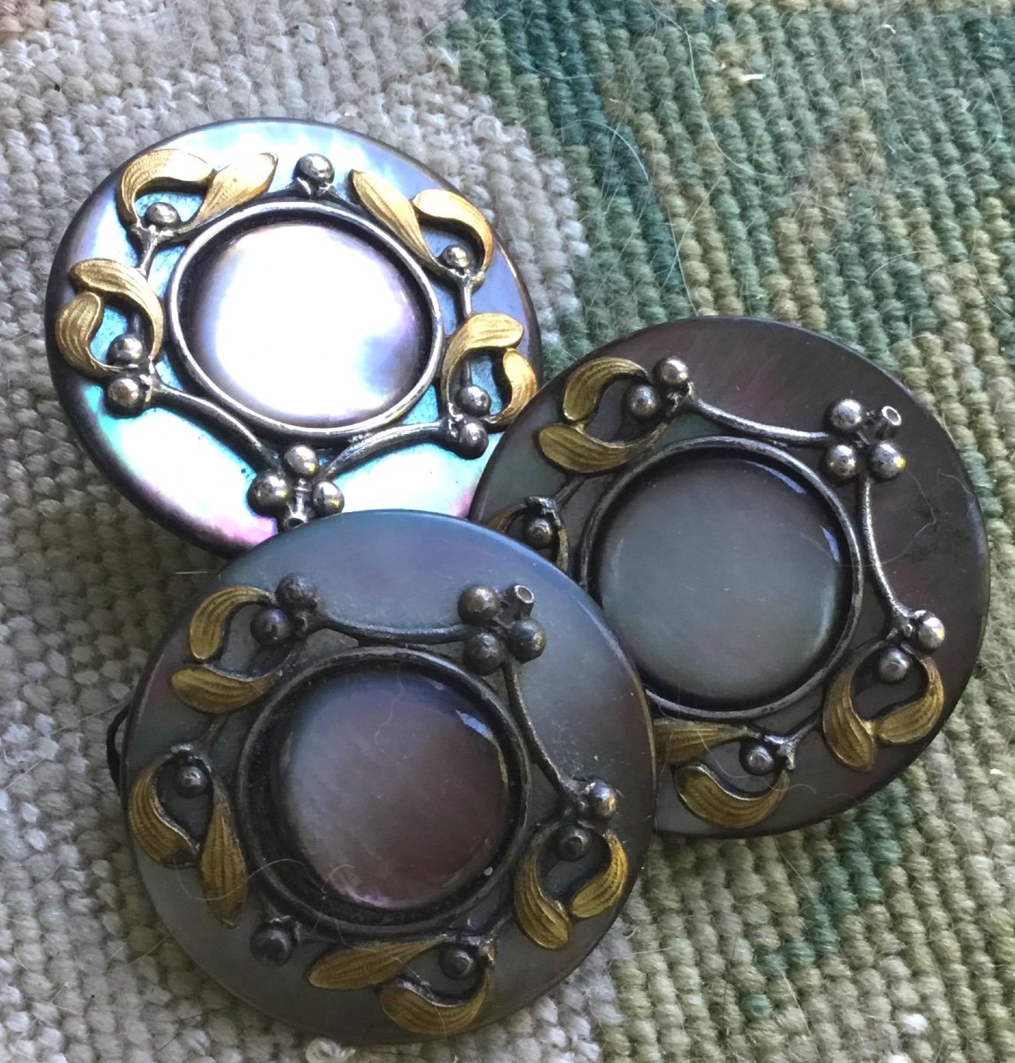 Les 3 Boutons Art Nouveau Au Gui 