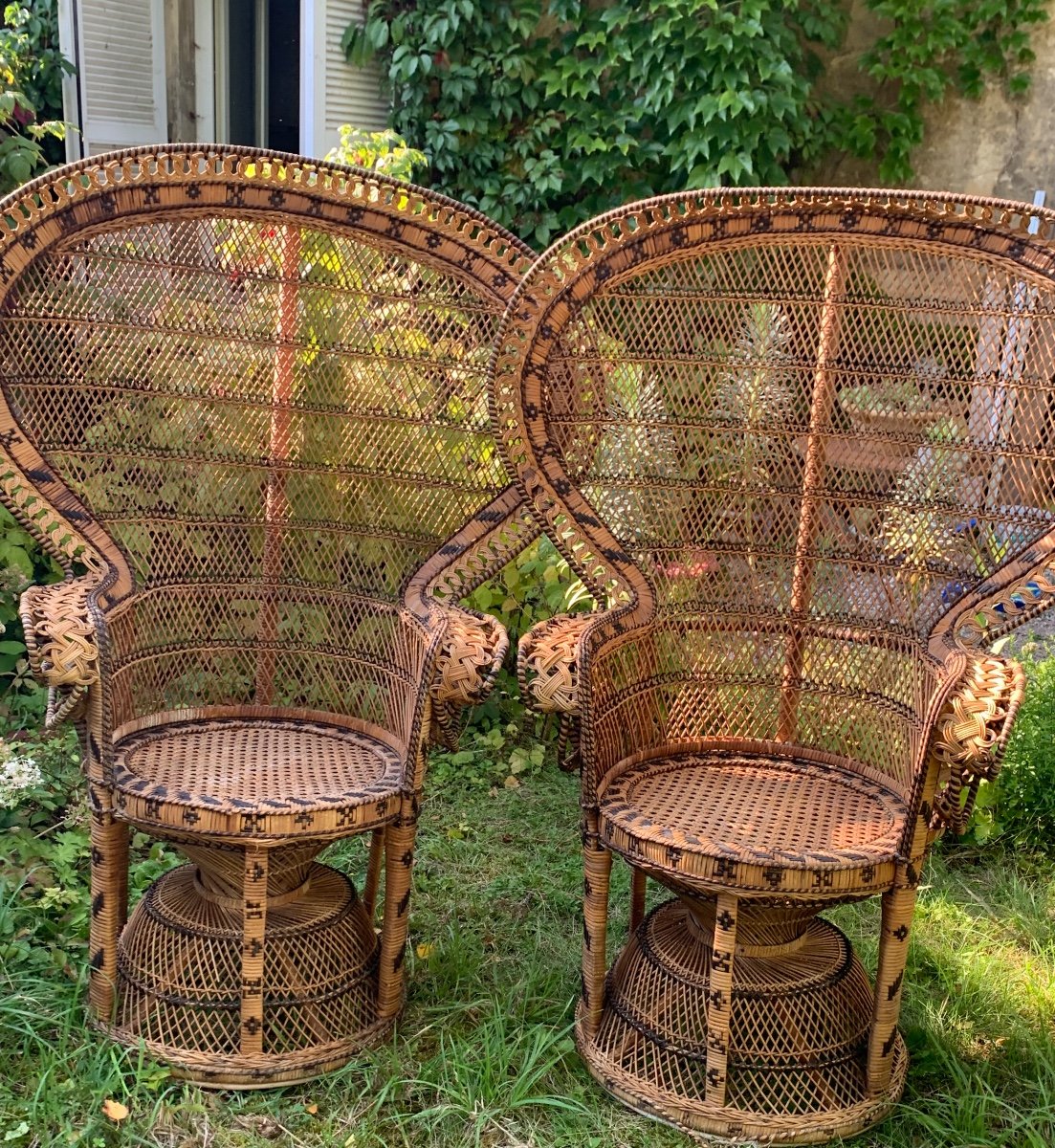 Paire De Fauteuils En Rotin Teintés Et Tressés Vers 1970