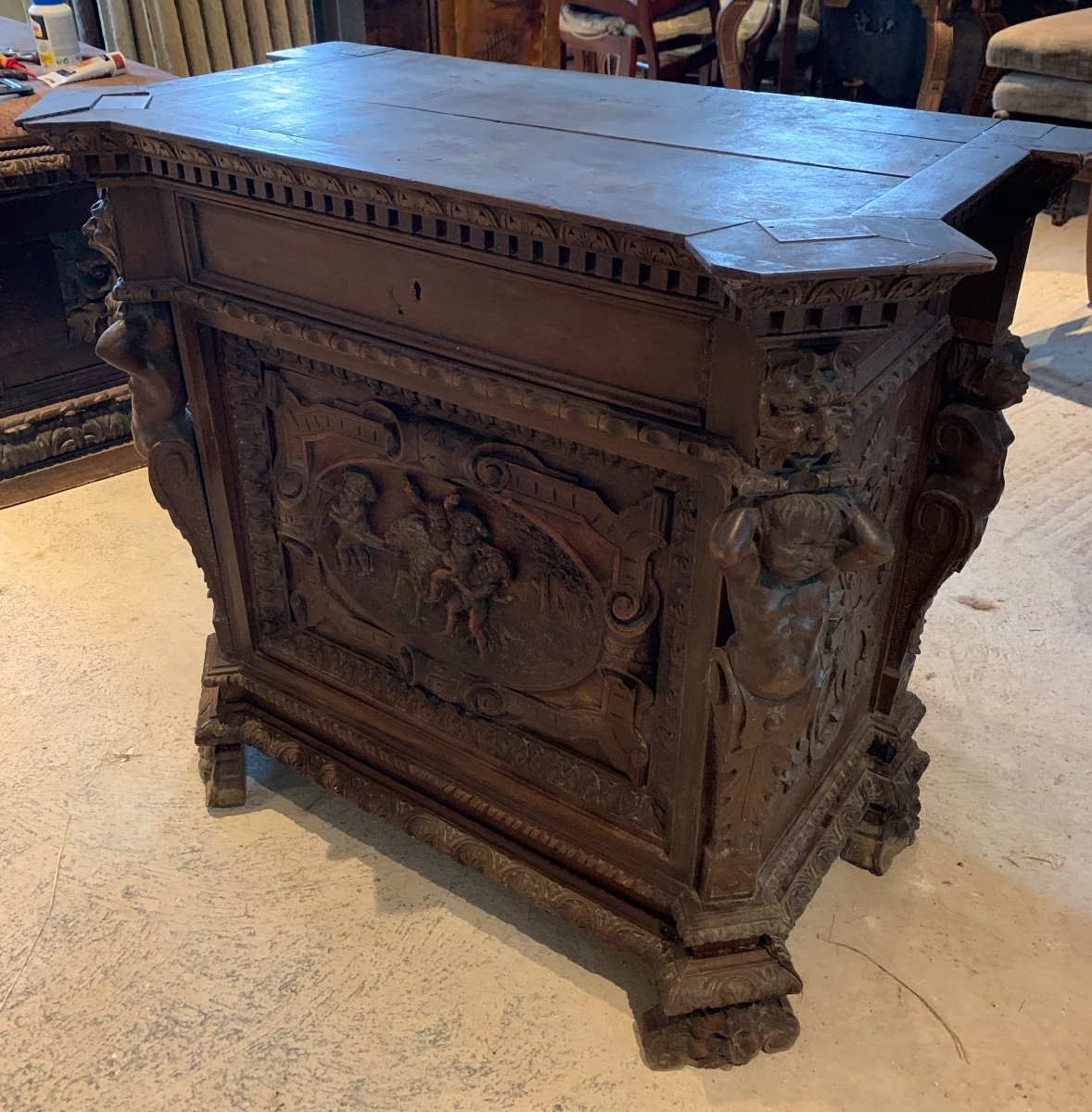 Louis XIII Style Carved Drop-leaf Chest In Relief -photo-2