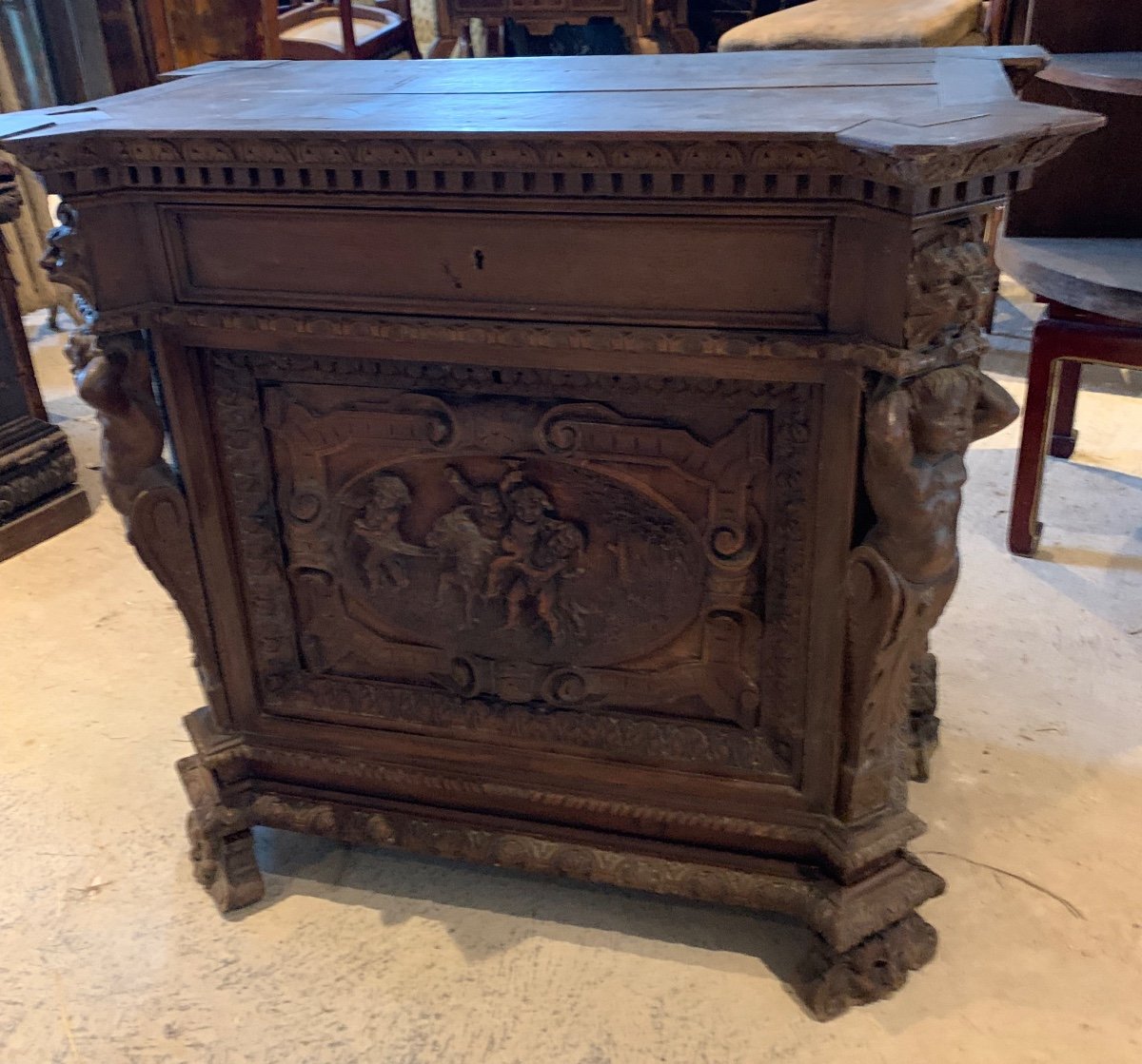 Louis XIII Style Carved Drop-leaf Chest In Relief -photo-3