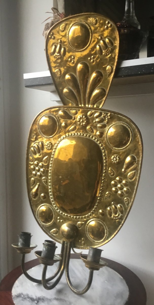 Large Reflector Wall Light In Golden Brass 