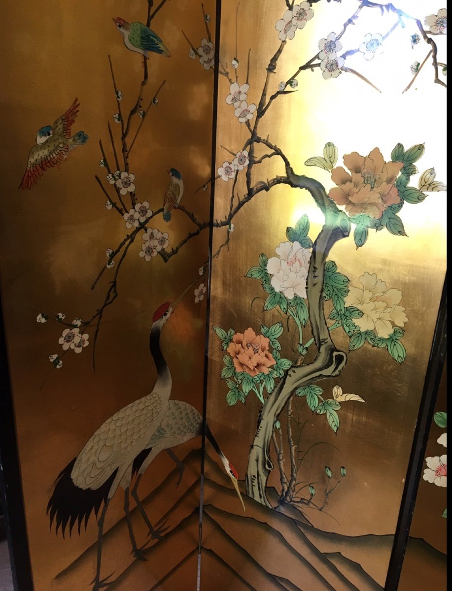 Japanese Lacquer Screen With Crane Decor On A Golden Background-photo-1