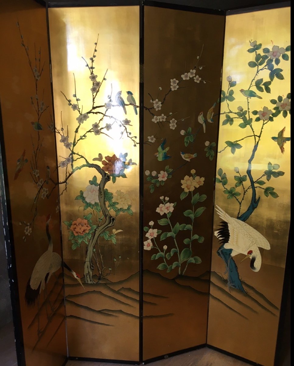 Japanese Lacquer Screen With Crane Decor On A Golden Background