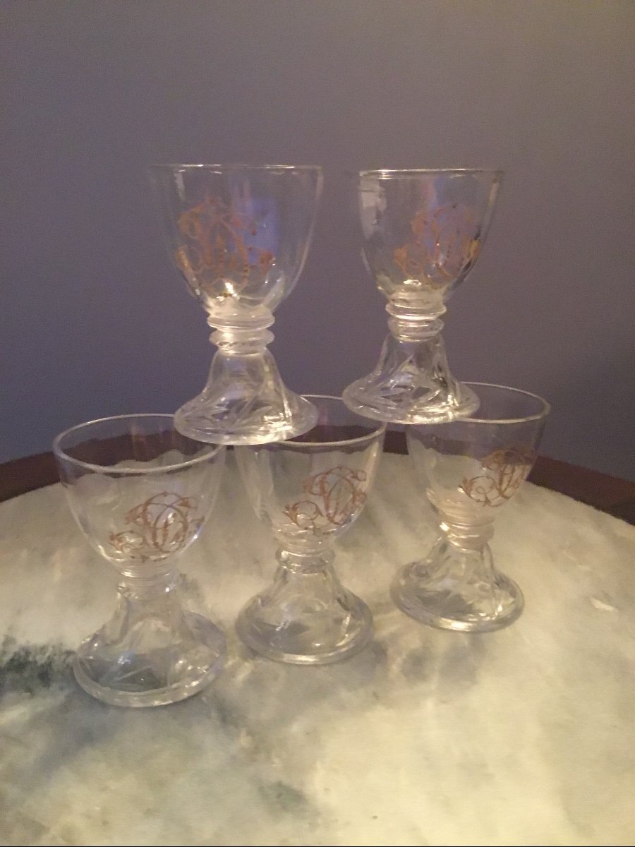 The 5 Small Liqueur Glasses Monogrammed In Gold -photo-2