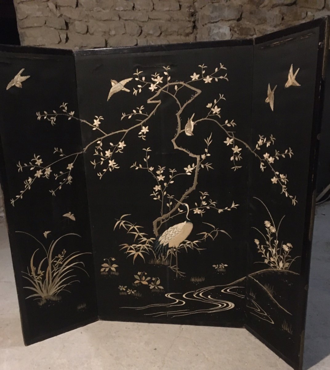 Small Japanese Screen In Embroidered Silk -photo-3