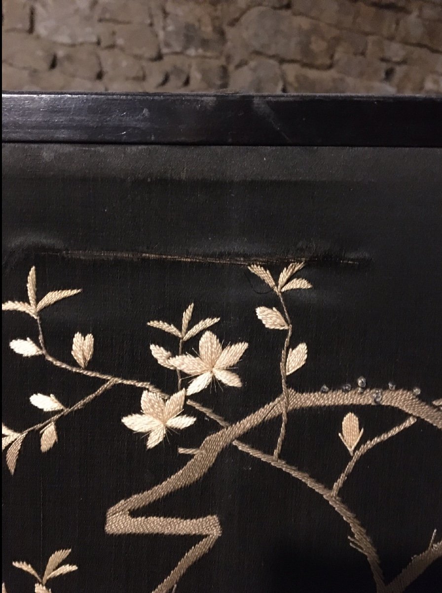 Small Japanese Screen In Embroidered Silk -photo-2