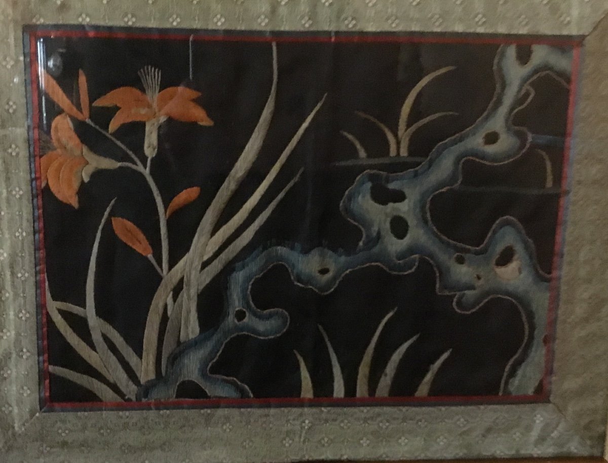 Broderie Chinoise Sur Soie Au Décor Art Nouveau 