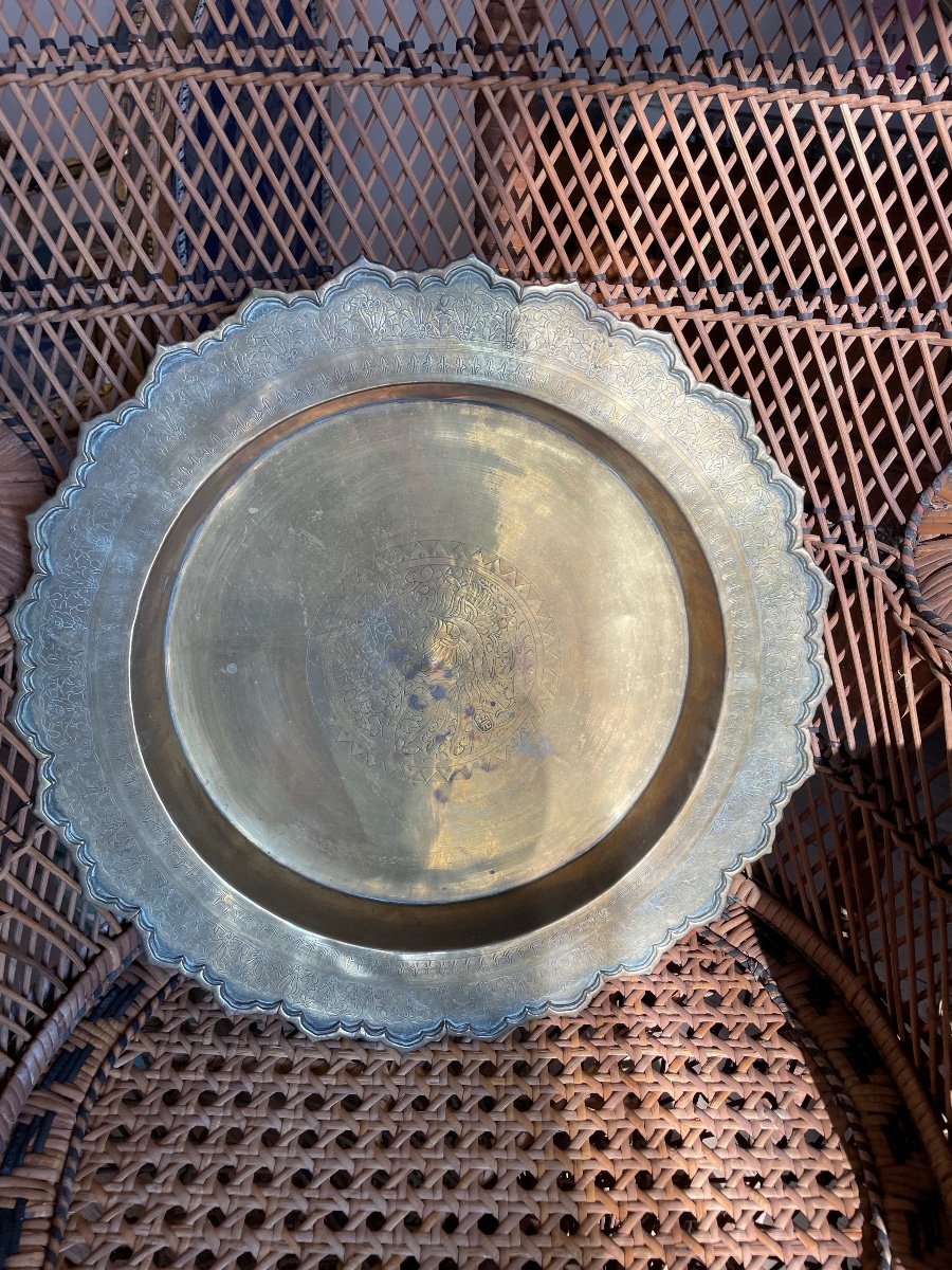 Large Chiseled And Engraved Dish In Gilded Brass, Indochina -photo-3