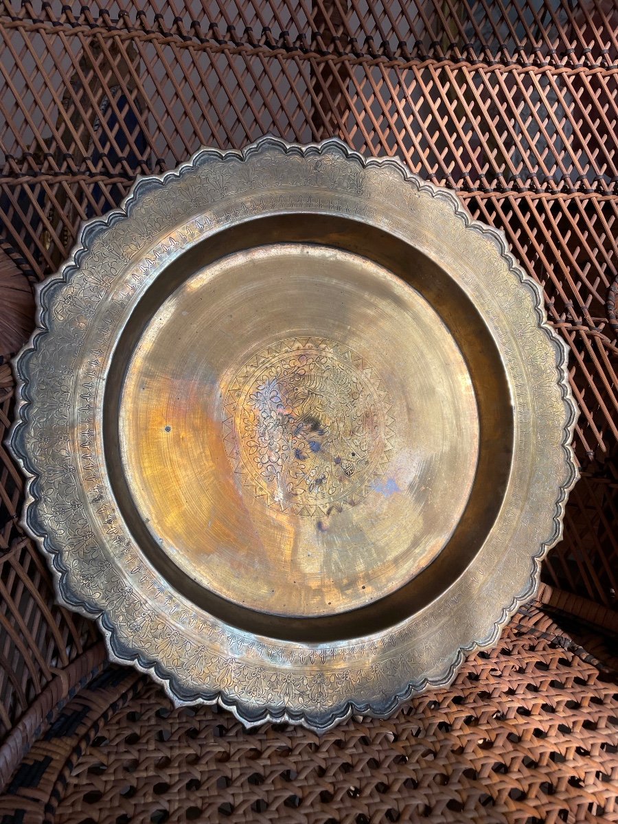 Large Chiseled And Engraved Dish In Gilded Brass, Indochina -photo-1