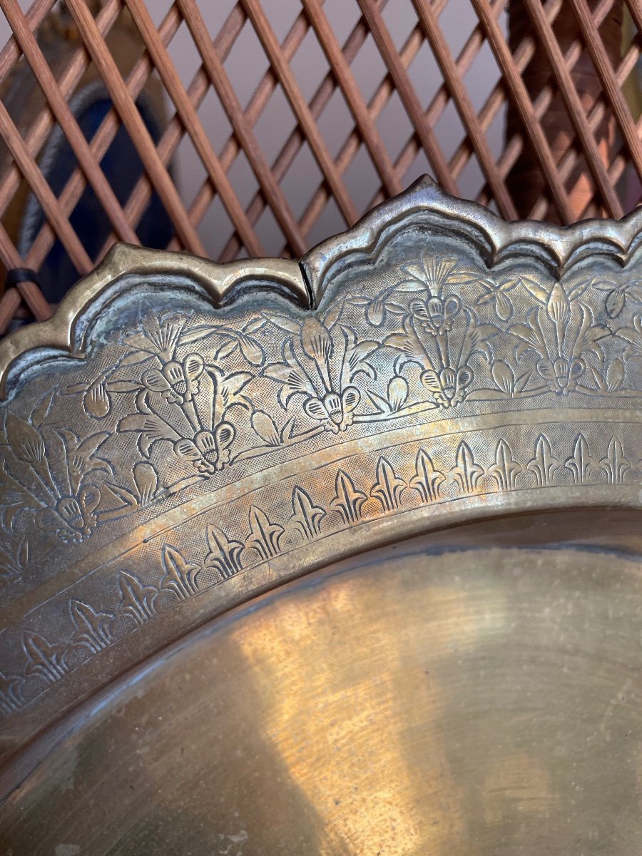 Large Chiseled And Engraved Dish In Gilded Brass, Indochina -photo-2