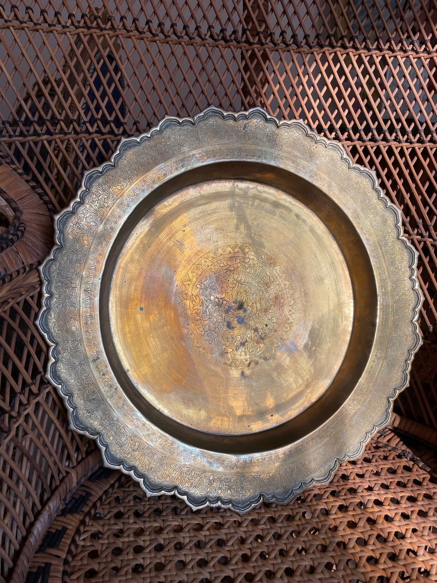 Large Chiseled And Engraved Dish In Gilded Brass, Indochina -photo-6