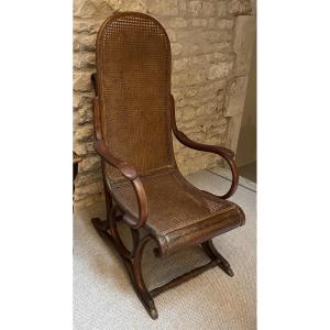 Fauteuil Relax En Bois Courbé Et Assise Cannée , Vers 1900 , Attr à Thonet 