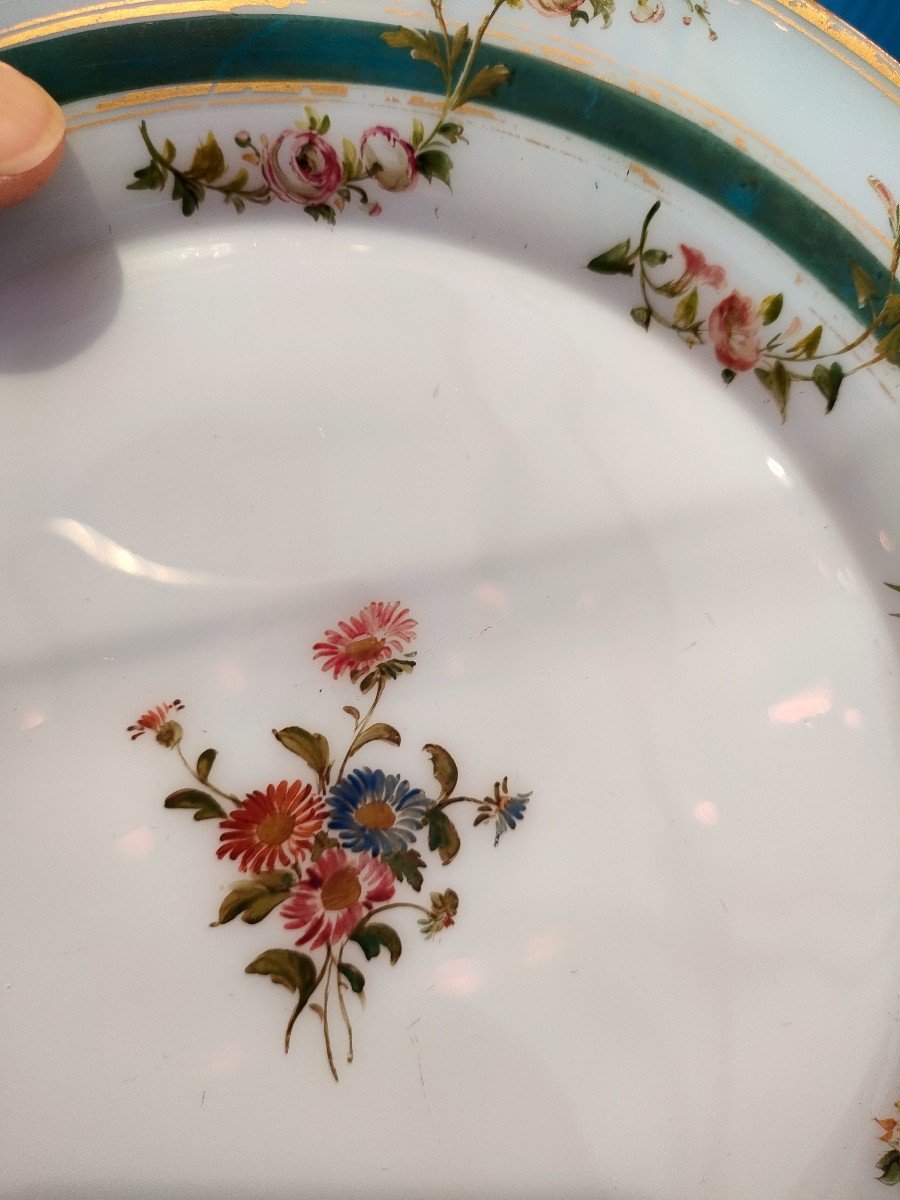 White Opaline Plate With Flowers Decor, Charles X-photo-2