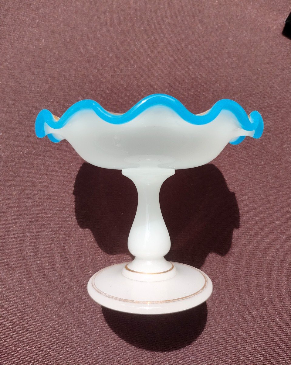 Baguier Cup On Pedestal In White Opaline And Blue Corolla, Charles X Period-photo-1