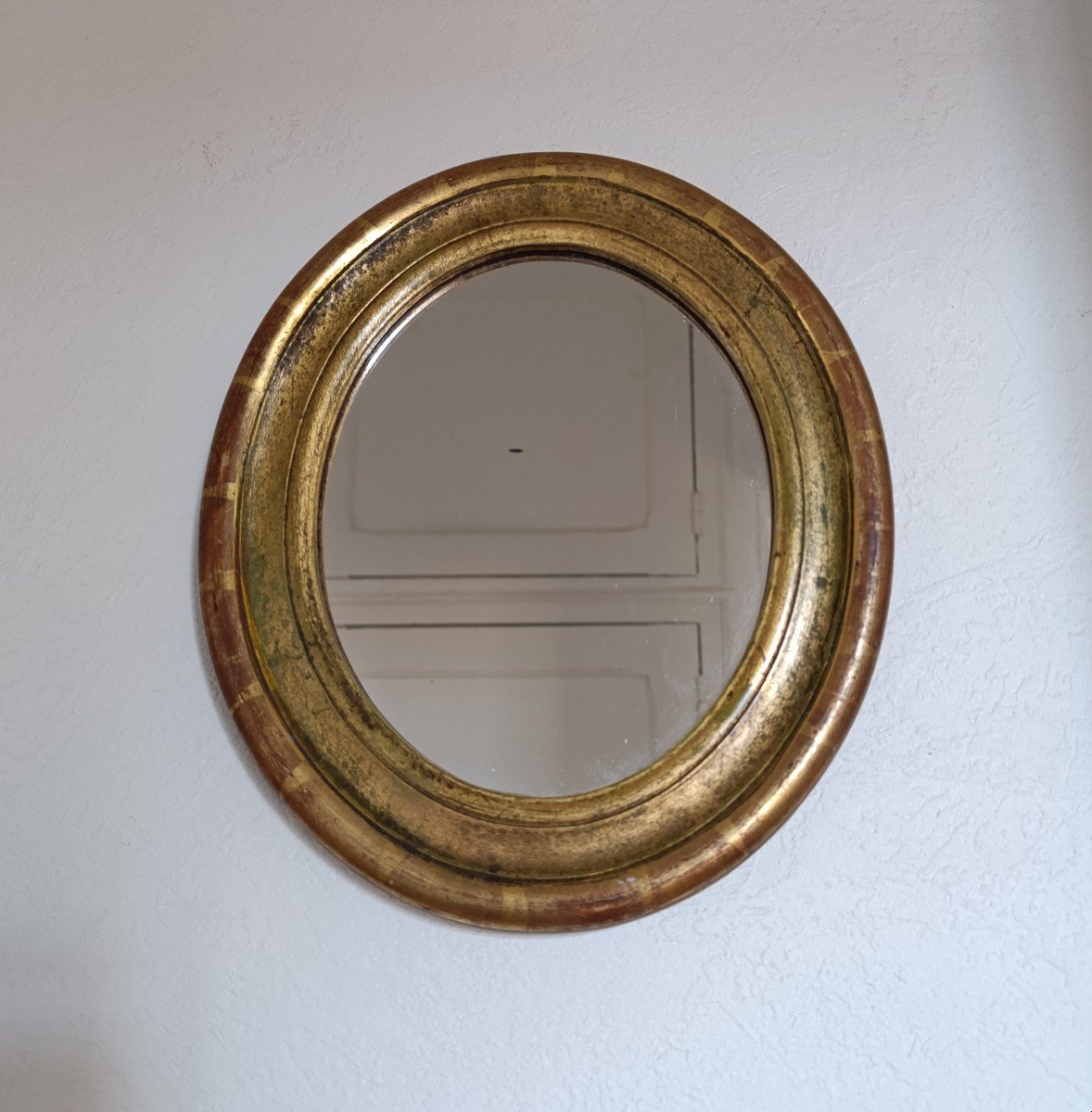 Small Oval Mirror In Gilded Wood, Late 20th Century.