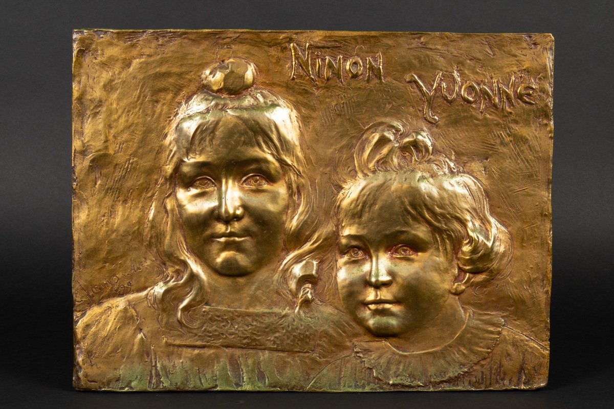 Bas-relief Ninon Yvonne, Claudia Alex-viennois, Gilt Bronze, Art Nouveau, France, 1899.