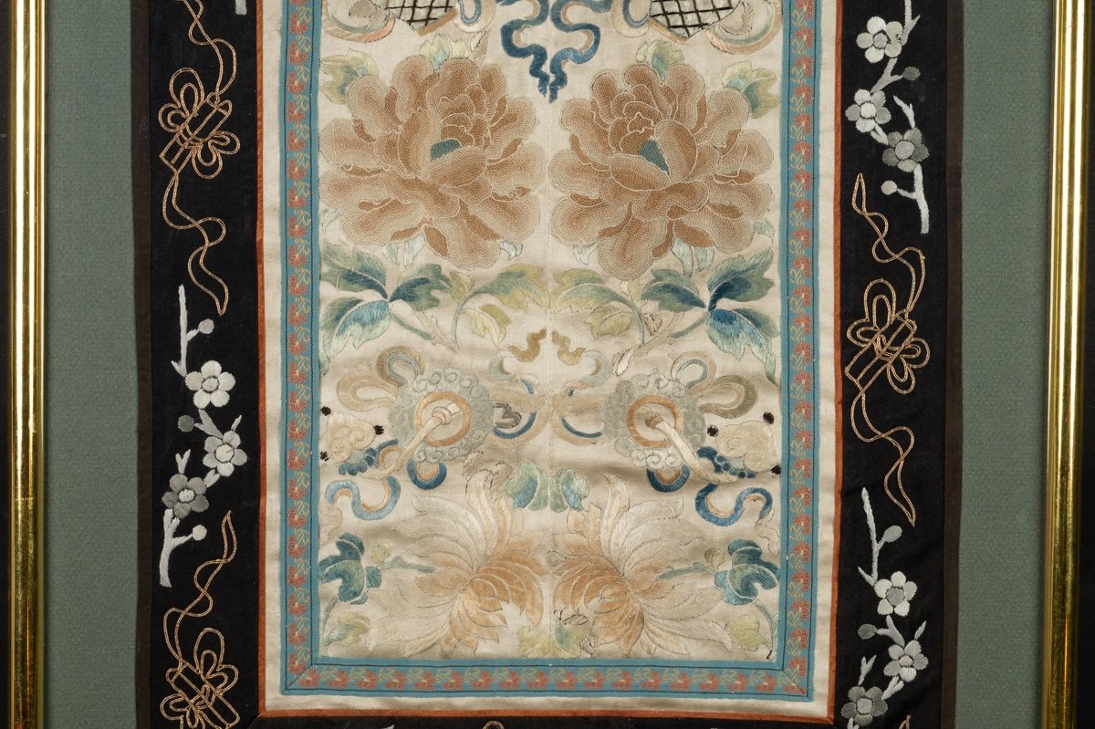 Embroidery, China, Qing Dynasty, 19th/20th Century-photo-1