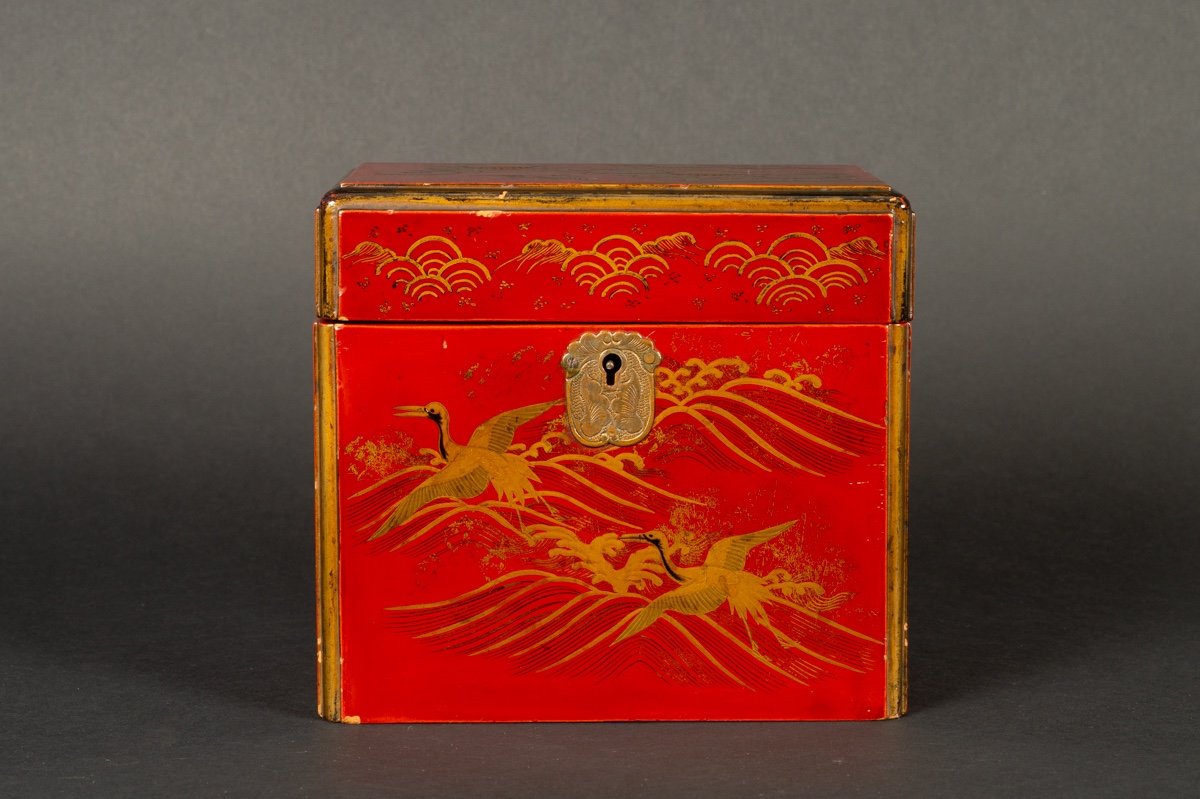 Coffret Laqué Avec Des Grues, Japon, ère Meiji (1868-1912).