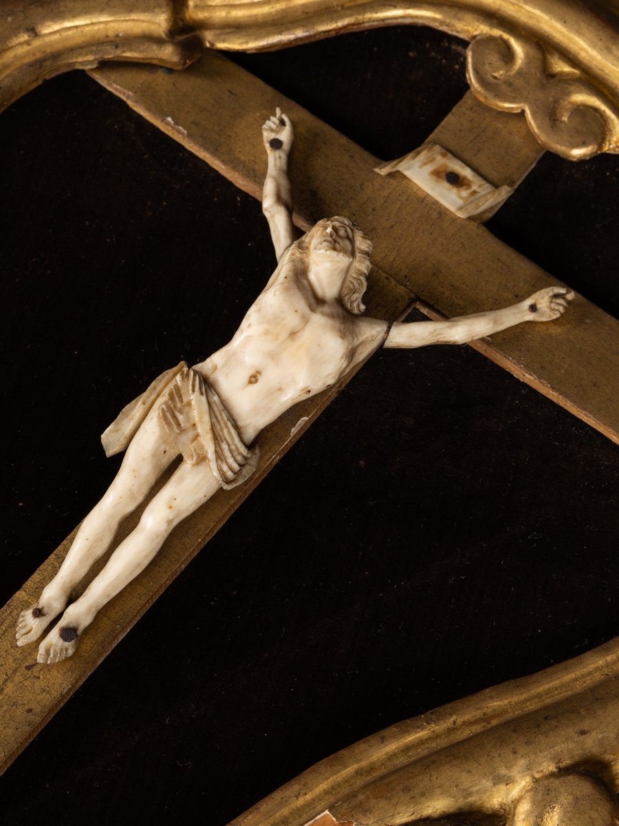 Crucifix In A Gilt Wooden Frame, Louis XV, France, 18th Century. -photo-4