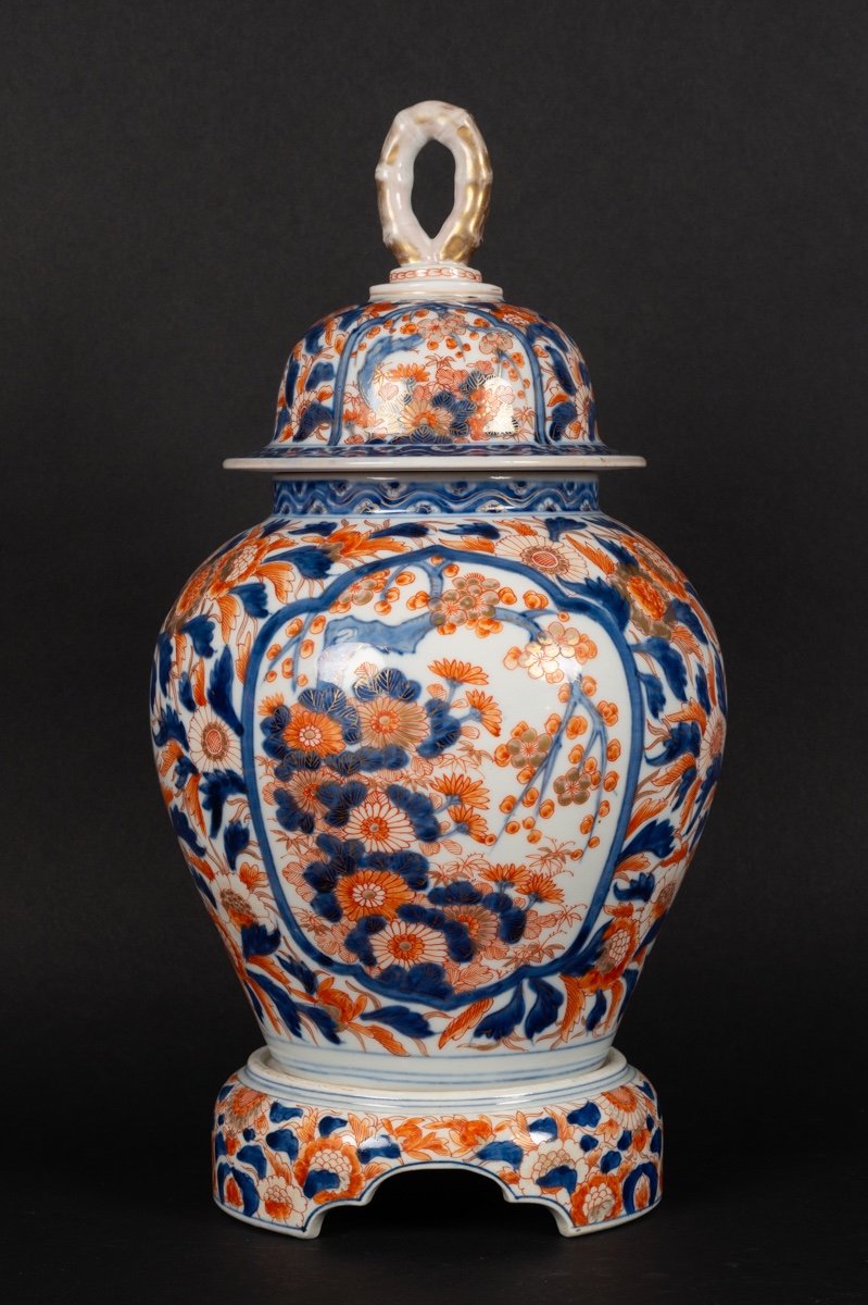 Vase With Cover And Base, Arita - Imari, Japan, Meiji Era (1868-1912). 