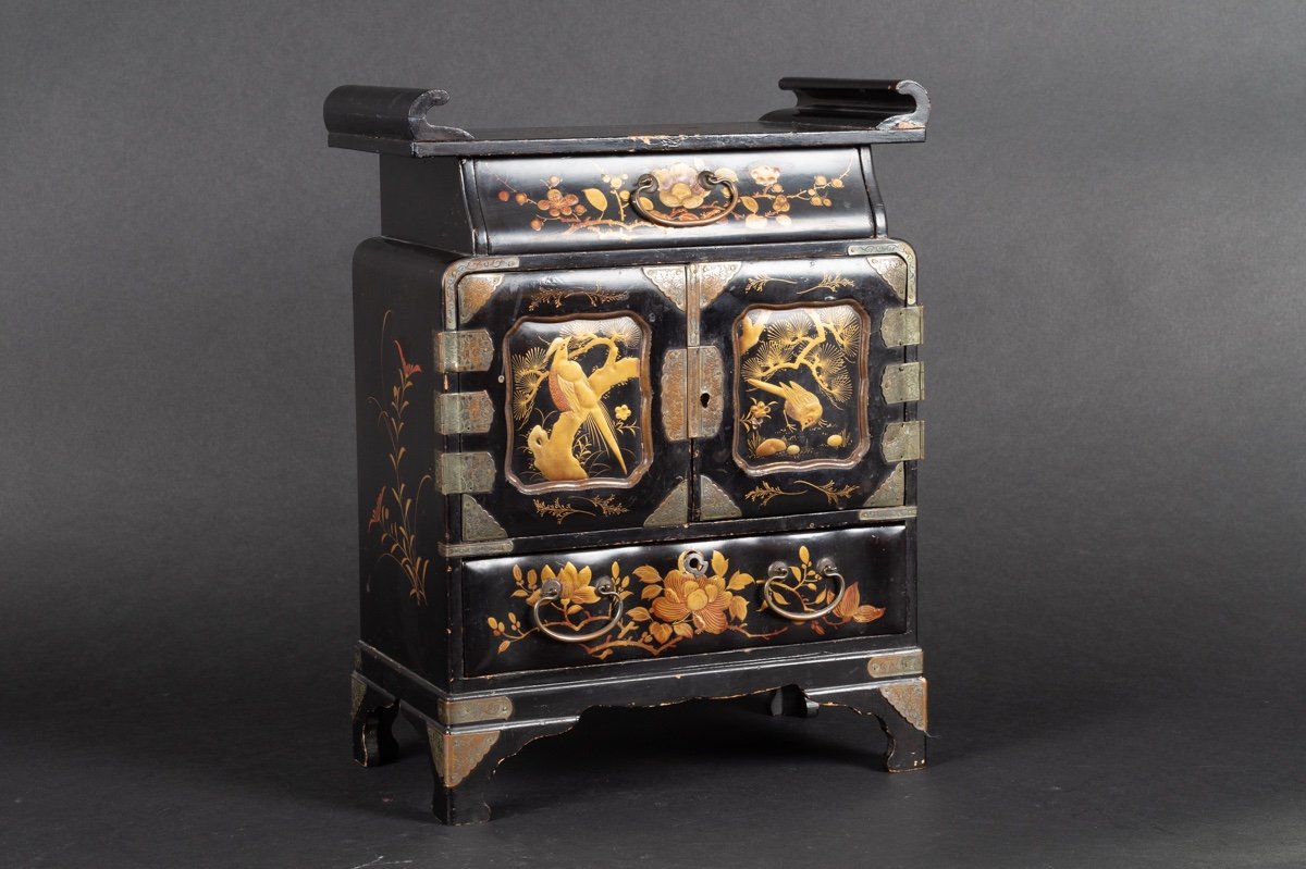 Cabinet, Lacquer, Japan, Meiji Era (1868-1912).  