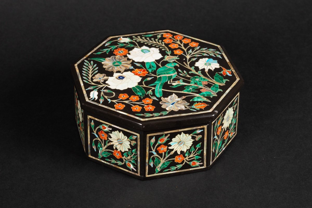 Pietra Dura Box, Italy, 20th Century. 