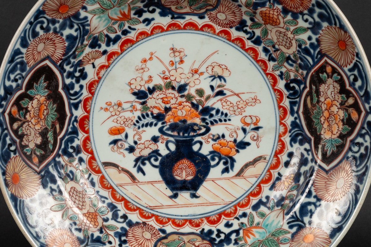 Plat à Fleurs, Arita - Imari, Japon, époque Edo, Vers 1700. -photo-2