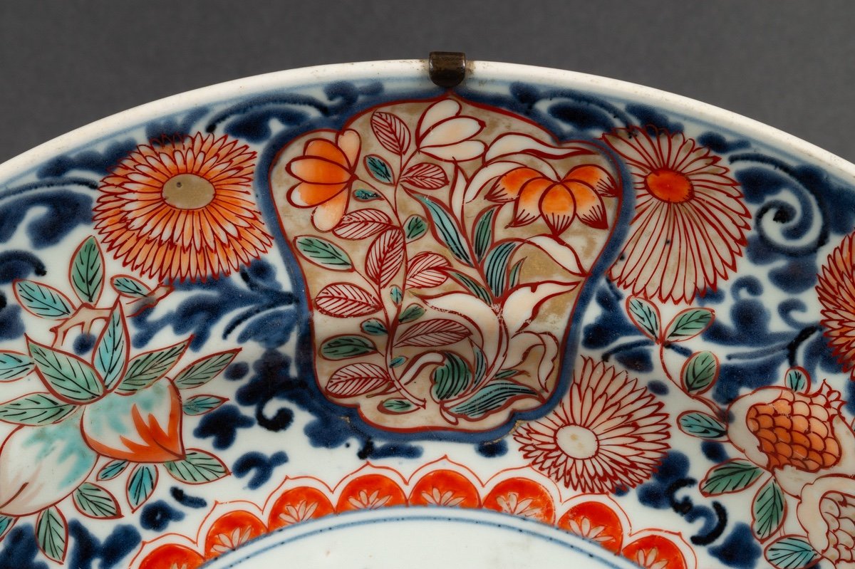 Plat à Fleurs, Arita - Imari, Japon, époque Edo, Vers 1700. -photo-4