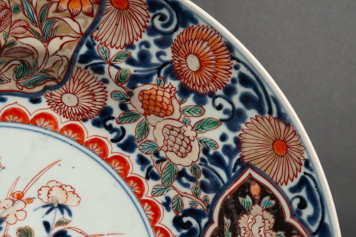 Plat à Fleurs, Arita - Imari, Japon, époque Edo, Vers 1700. -photo-1