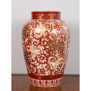 Vase With Sparrows And Chrysanthemums, Kutani, Japan, Meiji Era (1868-1912)