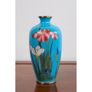 Vase Cloisonné Avec Des Iris, Japon, ère Meiji (1868-1912)