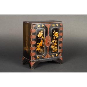 Lacquered Cabinet, Japan, Meiji Era (1868-1912).